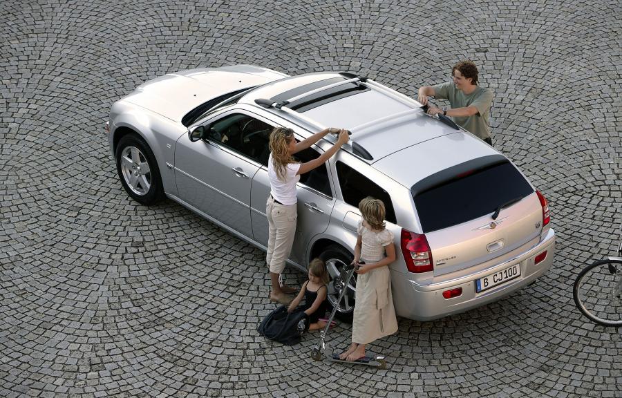  Chrysler 300C Touring 2005 года  (фото 25 из 44)